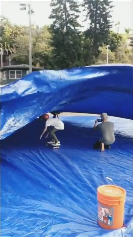白色吊带套装，视觉感官的盛宴